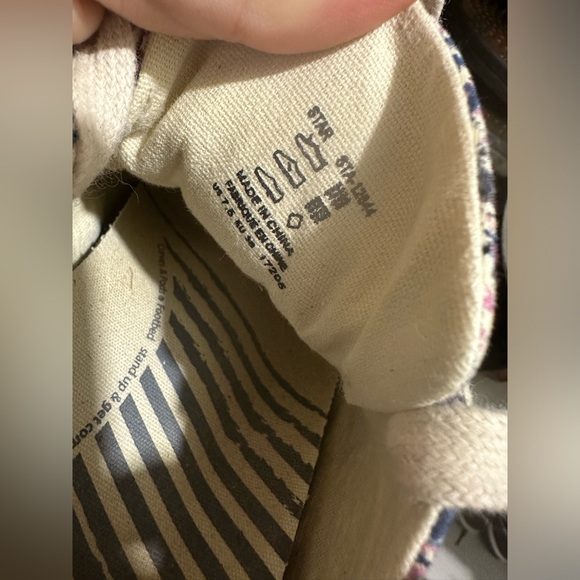 Taos Sneakers - Picture 3 of 3